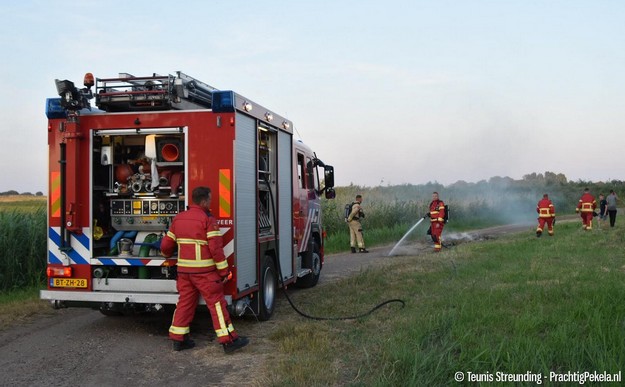 Brandweer Blust Bermbrand Op Flessingsterrein Oude Pekela